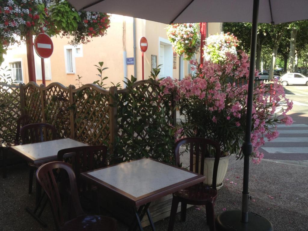 Hotel Des Remparts Villeneuve-sur-Lot Exterior foto